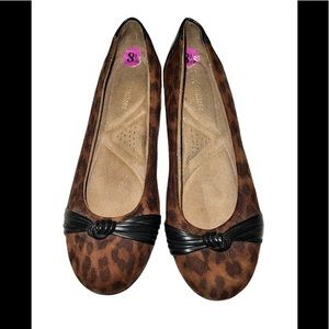 Naturalizer leopard print flat shoes 8.5